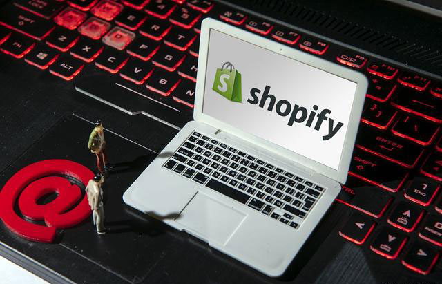 定制外貿獨立站商城和選擇Shopify建站大比拼，一擼到底！